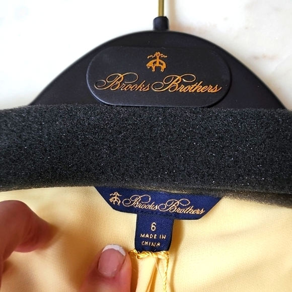 NWT Brooks Brothers Ruffled crepe blouse in buttercup yellow size 6 - Picture 11 of 17